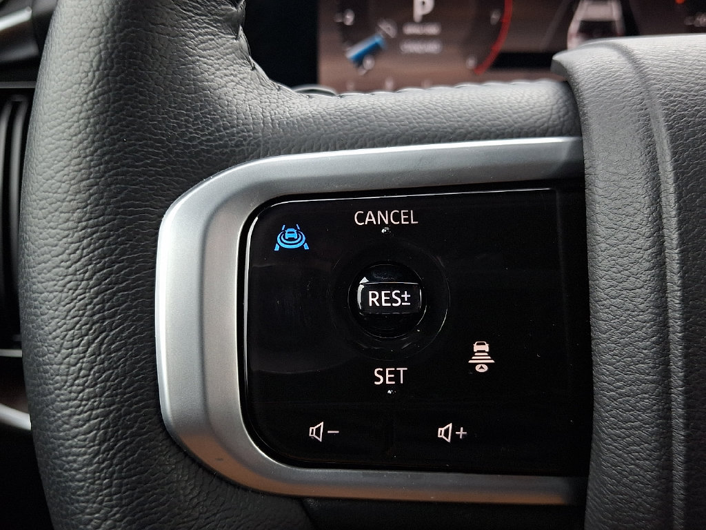 Used 2025 Nissan Armada SL AWD/4WD image 25