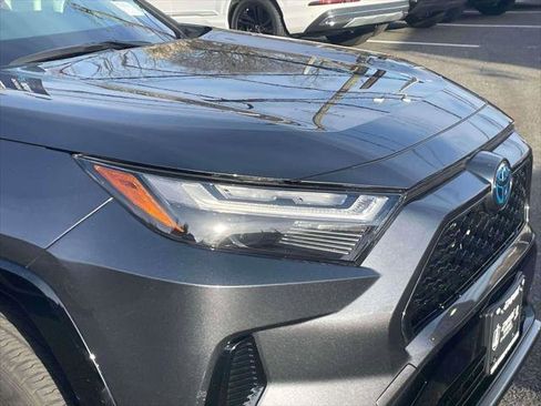 Used 2024 Toyota RAV4 SE w/ Weather & Moonroof Package image 8