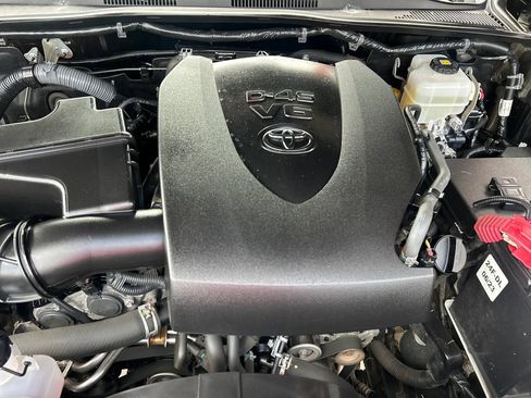 Used 2017 Toyota Tacoma TRD Off-Road w/ Tow Package (A/T) AWD/4WD image 23