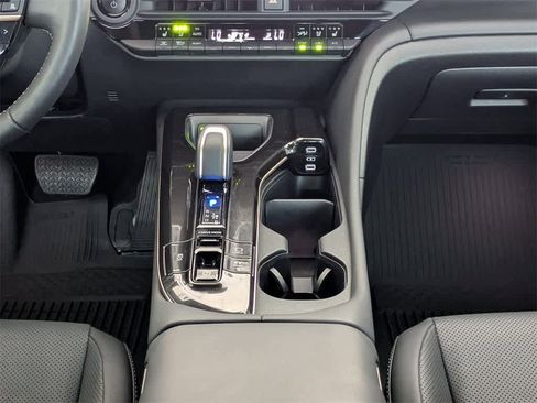 Used 2025 Toyota Crown XLE image 21