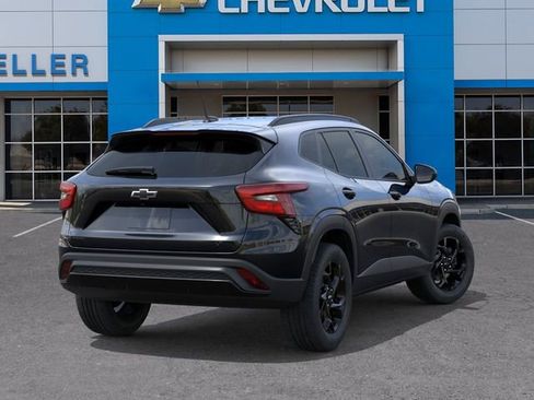 New 2026 Chevrolet Trax LT w/ Midnight Edition FWD image 4