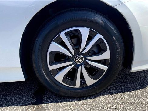 Used 2017 Toyota Prius Prime Premium image 9