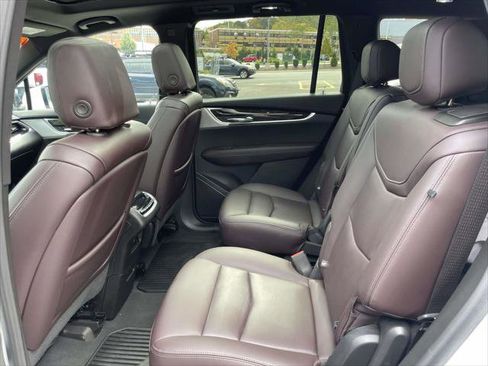 Used 2023 Cadillac XT6 Premium Luxury image 11