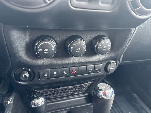 Used 2013 Jeep Wrangler Sahara image 27