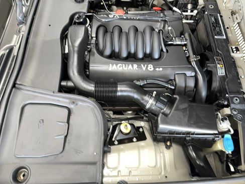 Used 1998 Jaguar XJ8 L image 32