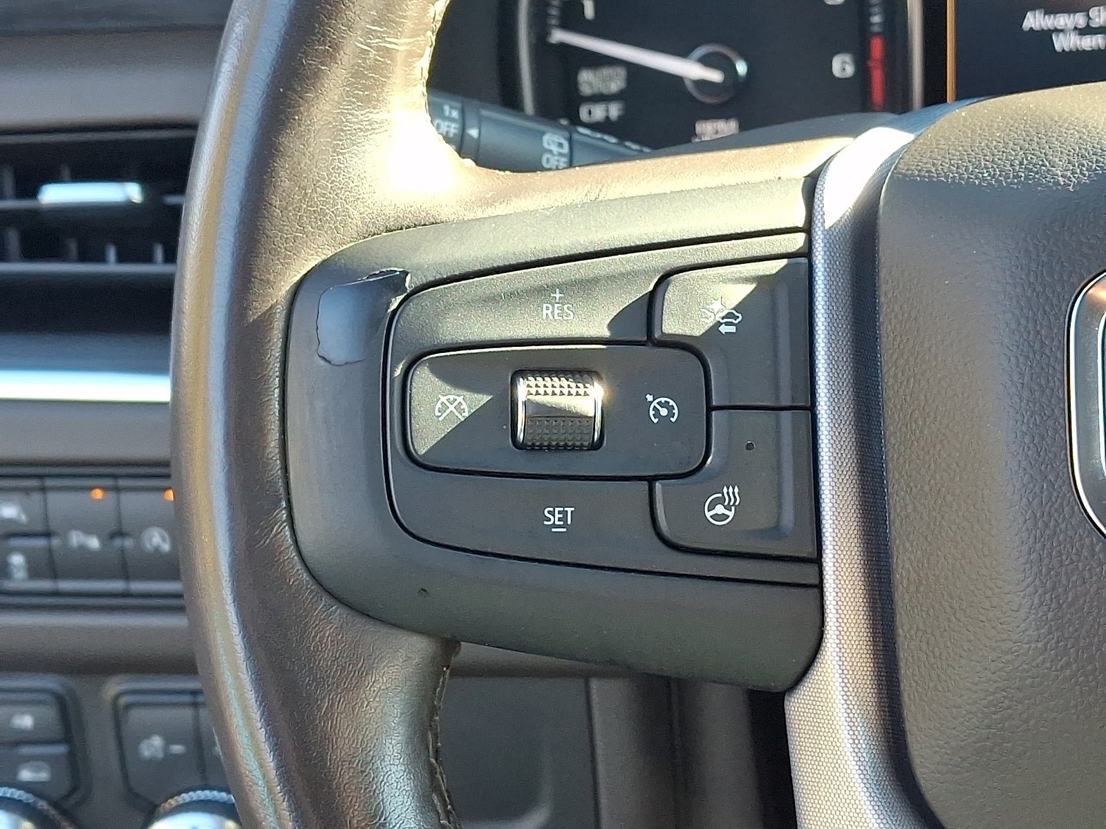 Used 2021 GMC Yukon SLT w/ Rear Media and Nav Package AWD/4WD image 23