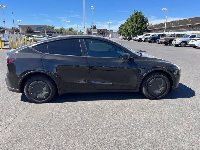 Used 2026 Tesla Model Y 2WD image 2