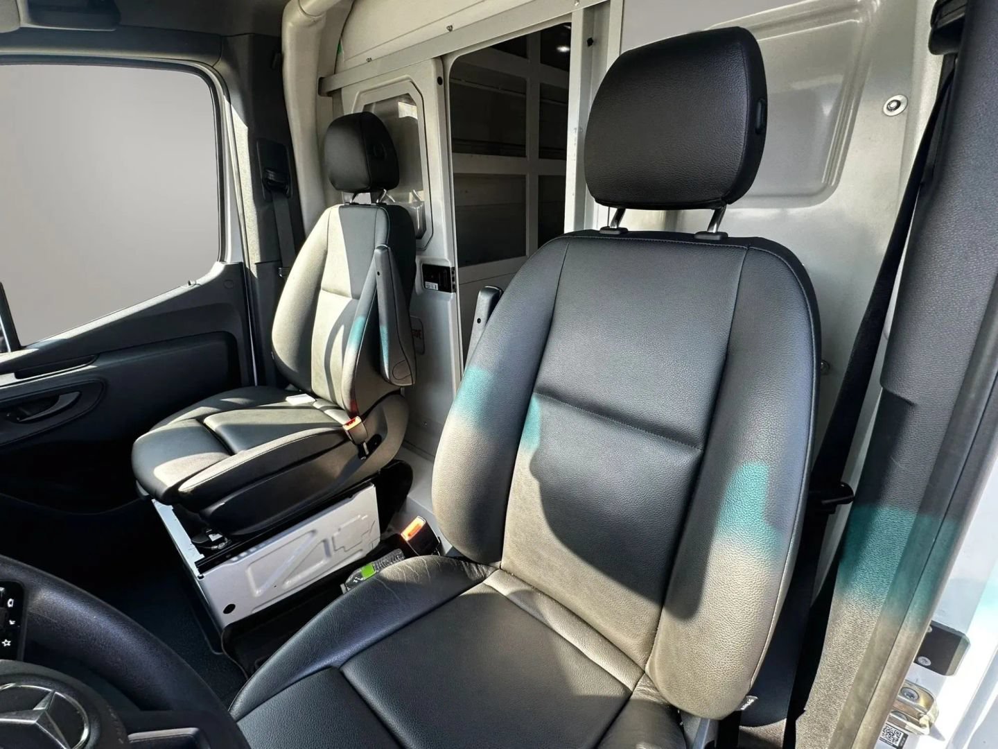 Used 2023 Mercedes-Benz Sprinter 3500 w/ Acoustic Package image 23