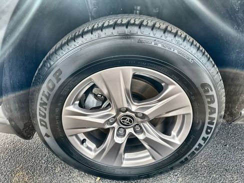 Used 2022 Toyota RAV4 XLE image 19