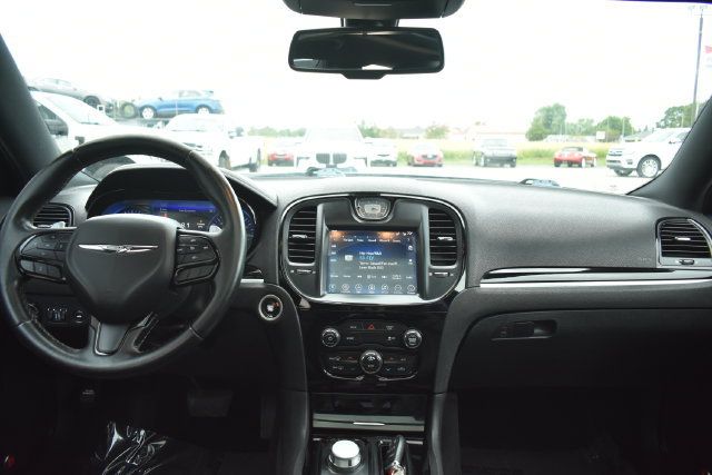 Used 2017 Chrysler 300 S RWD image 39