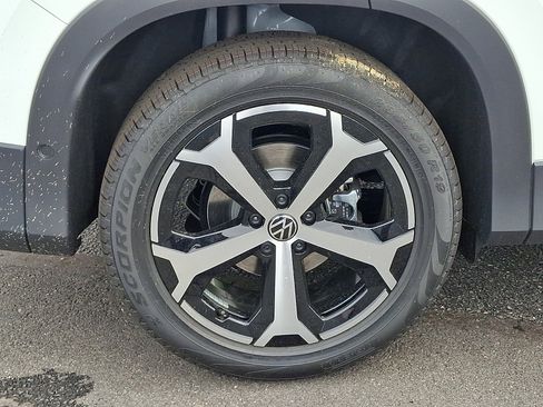 New 2026 Volkswagen Tiguan SE FWD image 5