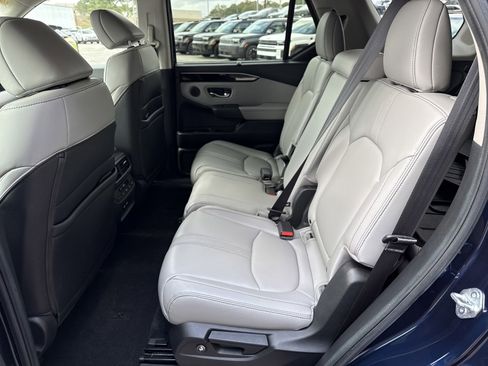 Used 2023 Honda Pilot Touring image 14