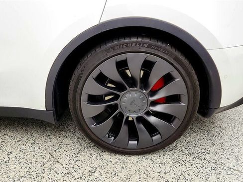 Used 2022 Tesla Model Y Performance AWD/4WD image 9