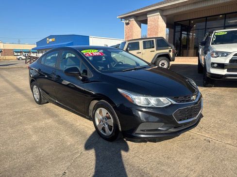 Used 2017 Chevrolet Cruze LS FWD image 1