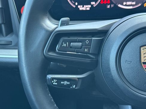 Used 2025 Porsche Cayenne image 27