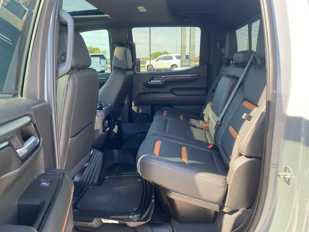 Used 2024 GMC Sierra 1500 AT4 w/ Technology Package AWD/4WD image 12
