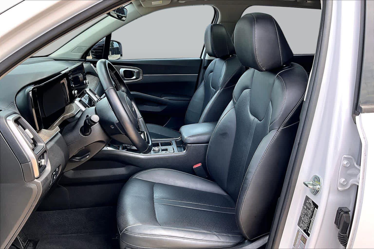 Used 2023 Kia Sorento EX w/ Panoramic Sunroof Package FWD image 8