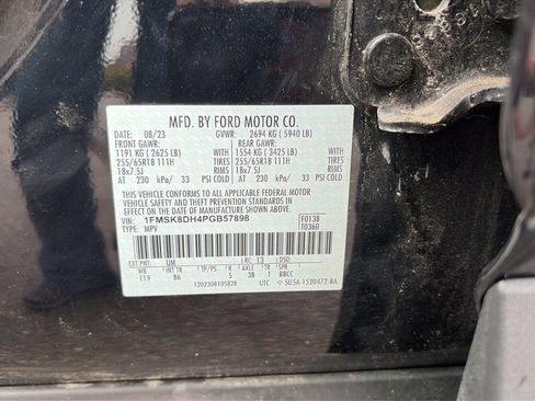 Used 2023 Ford Explorer XLT AWD/4WD image 27