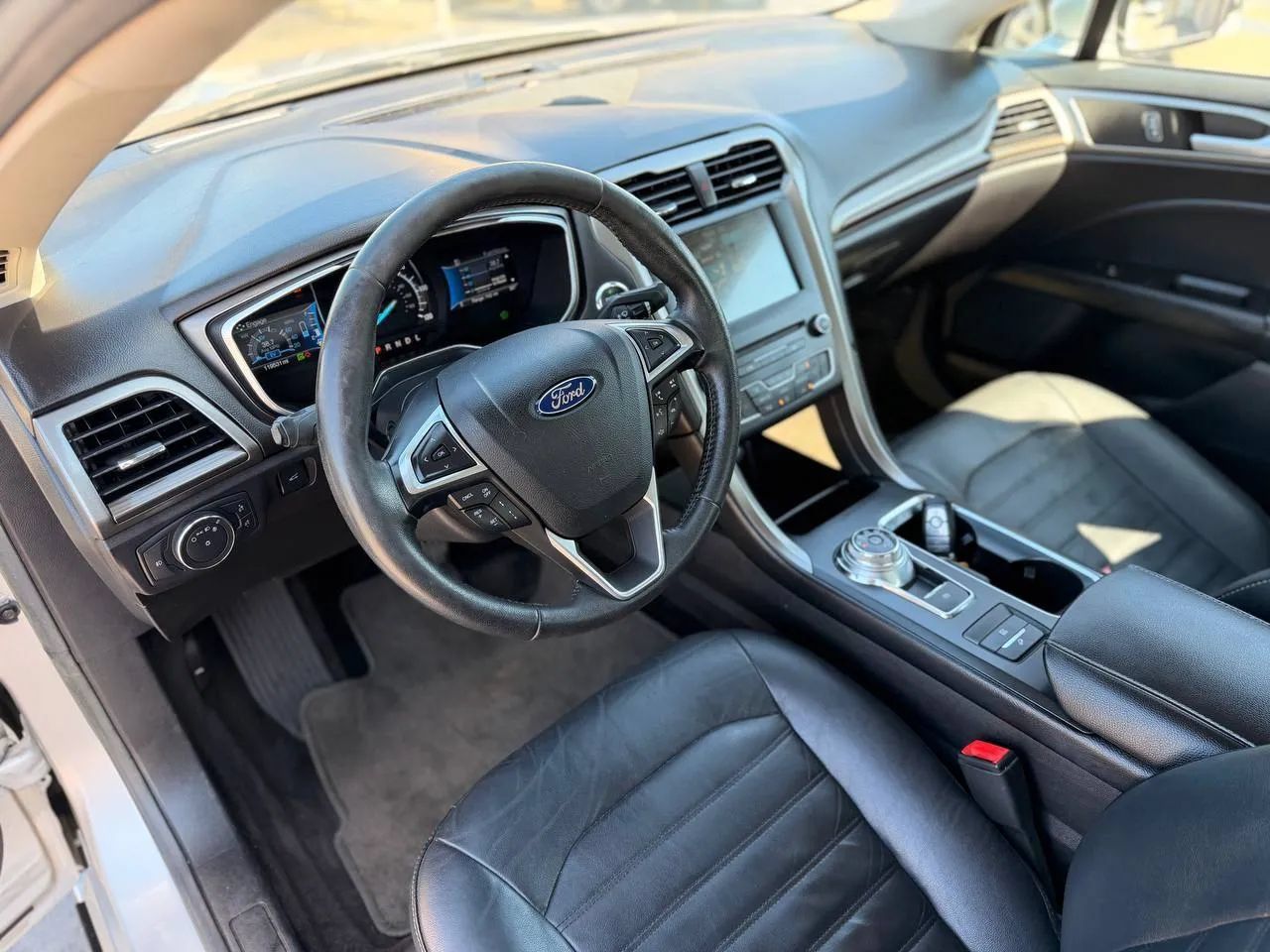 Used 2017 Ford Fusion SE w/ Equipment Group 602A FWD image 23
