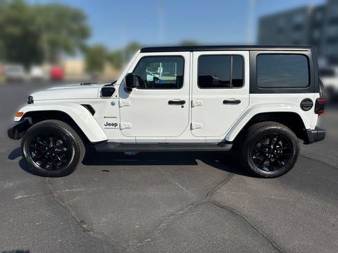 Used 2023 Jeep Wrangler Unlimited Sahara AWD/4WD image 2