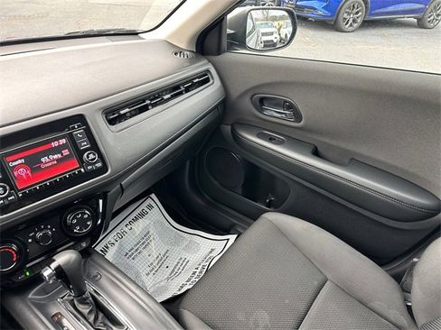 Used 2019 Honda HR-V LX image 27