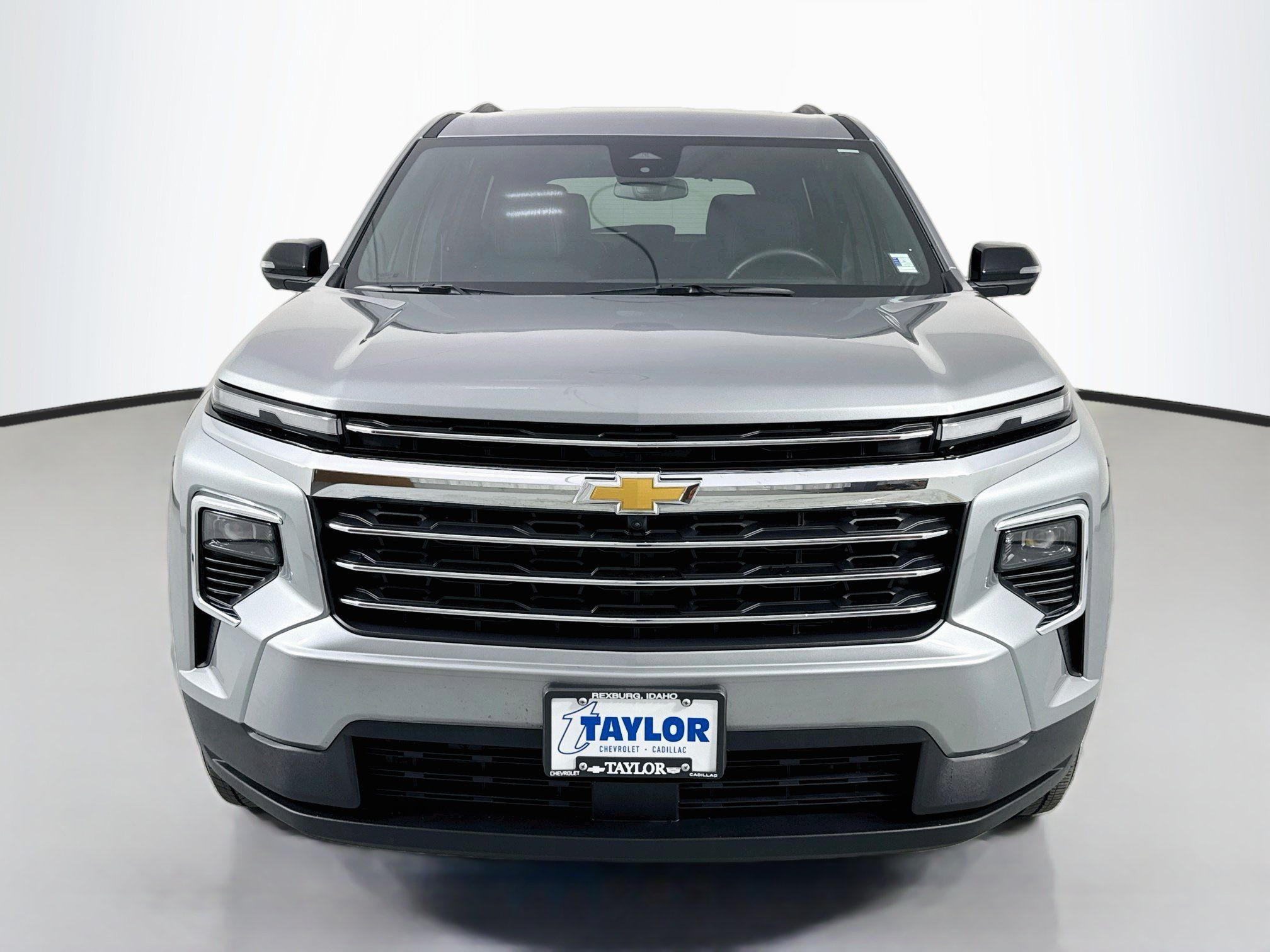 Used 2024 Chevrolet Traverse LT w/ Trailering Package AWD/4WD image 2