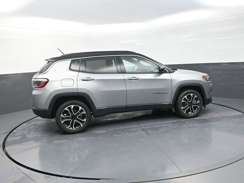 Used 2024 Jeep Compass Limited AWD/4WD image 9