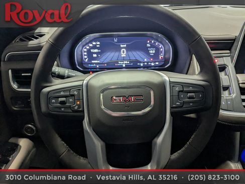 Used 2023 GMC Yukon XL SLT w/ SLT Premium Package image 25