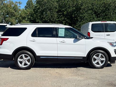 Certified 2019 Ford Explorer XLT w/ Equipment Group 201A FWD image 3