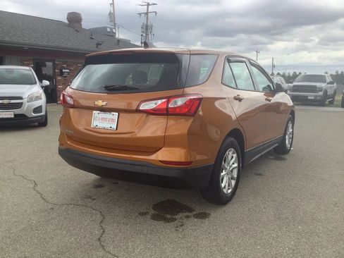 Used 2019 Chevrolet Equinox LS FWD image 9