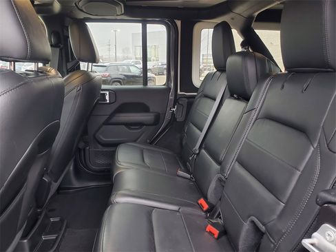 Used 2022 Jeep Wrangler Unlimited Sahara image 31