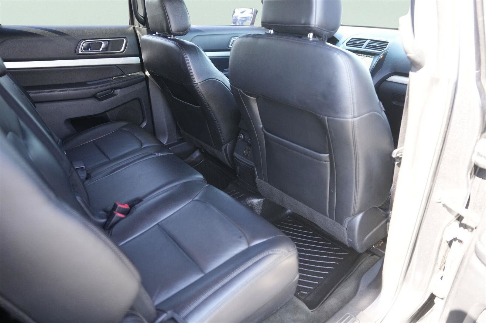 Used 2016 Ford Explorer XLT w/ Equipment Group 202A AWD/4WD image 16