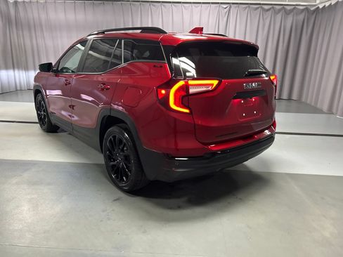 Used 2023 GMC Terrain SLE w/ Driver Convenience Package FWD image 5