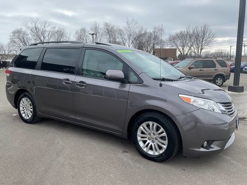 Used 2012 Toyota Sienna XLE image 10