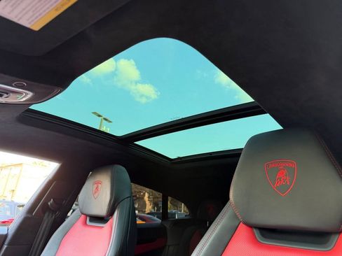 Used 2021 Lamborghini Urus AWD/4WD image 54