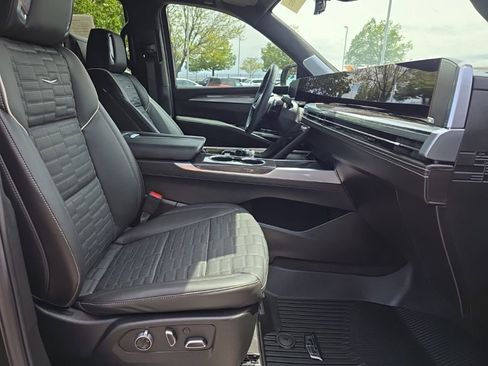 Certified 2025 Cadillac Escalade V w/ LPO, ONYX Package AWD/4WD image 25