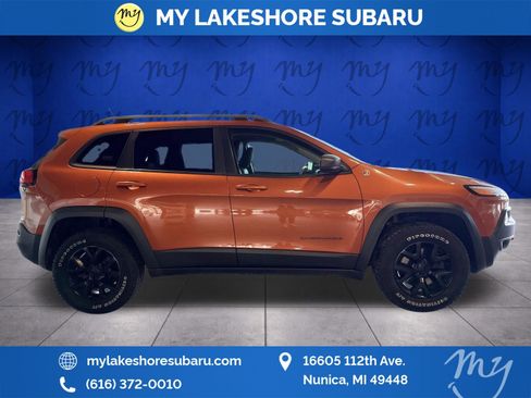 Used 2015 Jeep Cherokee Trailhawk w/ Comfort/Convenience Group image 9
