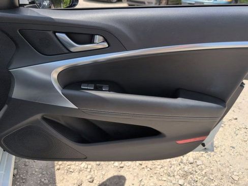 Used 2025 Genesis G70 2.5T RWD image 33