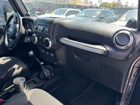Used 2014 Jeep Wrangler Rubicon w/ Power Convenience Group AWD/4WD image 17