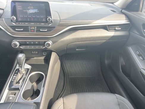 Used 2024 Nissan Altima 2.5 SV image 13