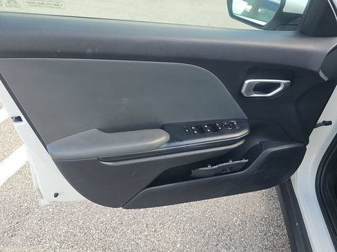 Used 2025 Kia K4 FWD image 18