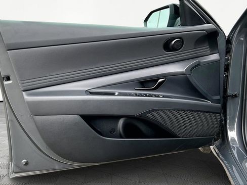 Used 2025 Hyundai Elantra Sport image 23