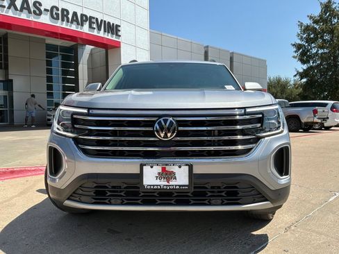 Used 2026 Volkswagen Atlas SE FWD image 3