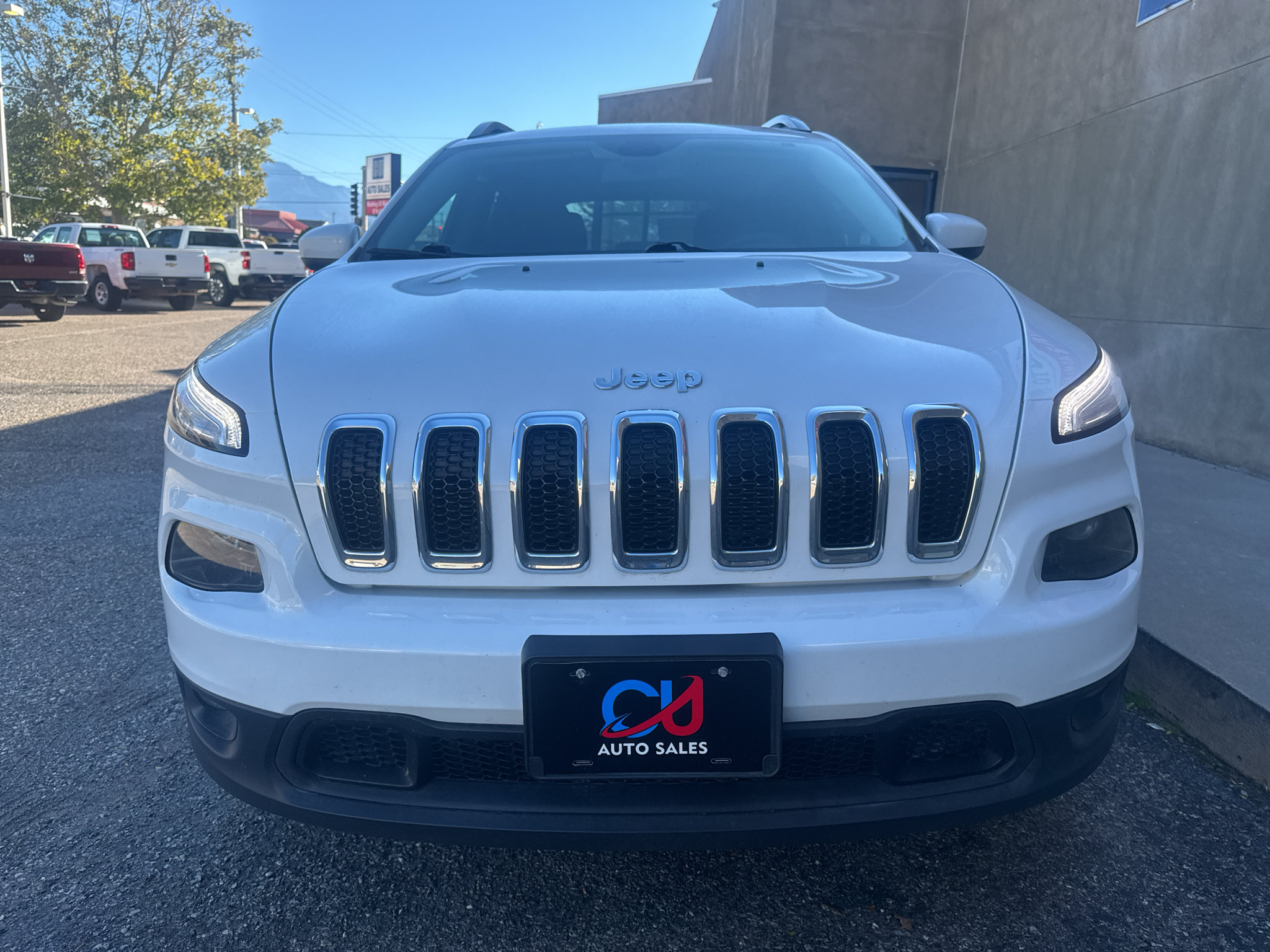 Used 2018 Jeep Cherokee Latitude w/ Safety Group AWD/4WD image 9