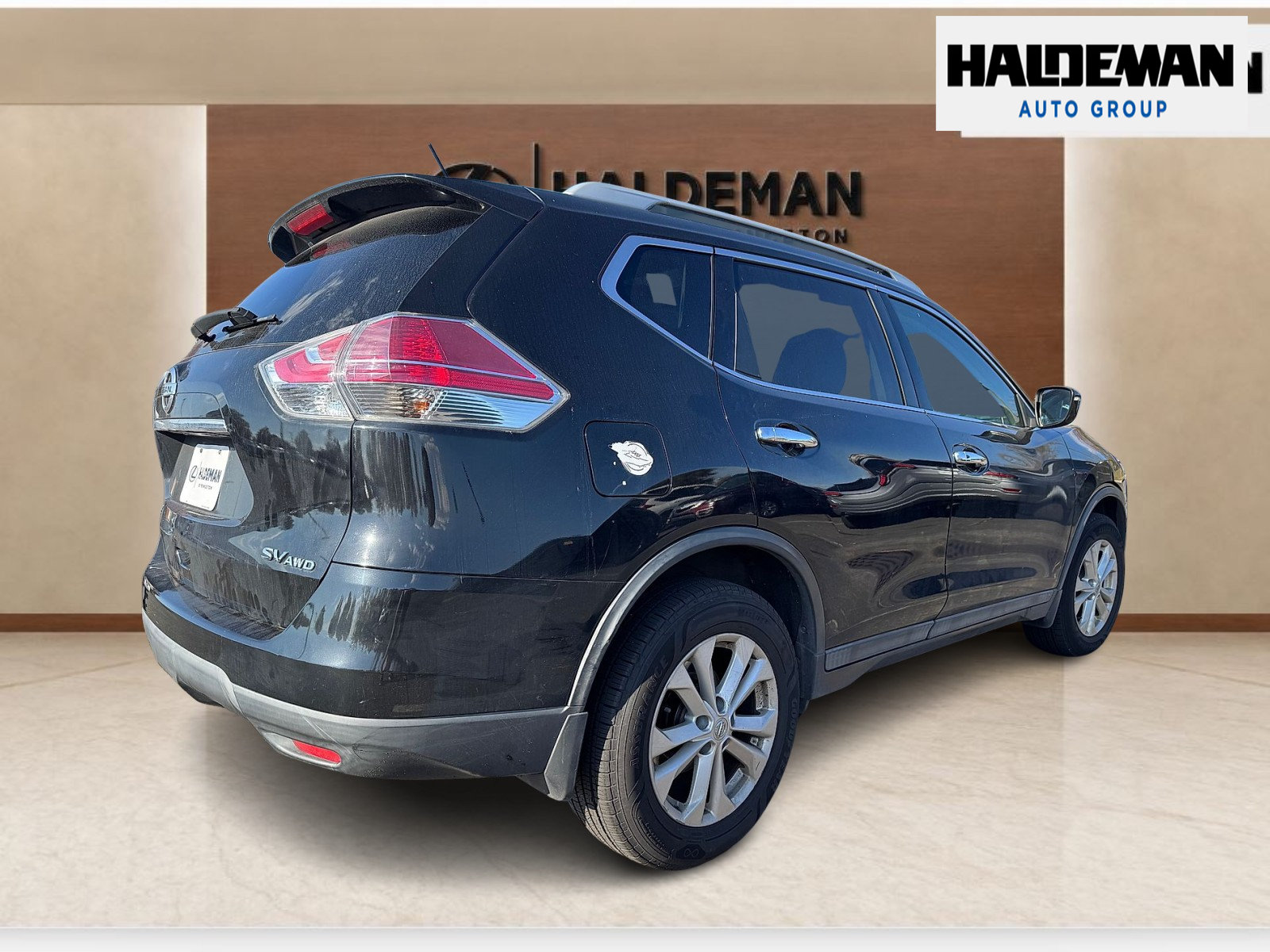 Used 2016 Nissan Rogue SV w/ SV Moonroof Package AWD/4WD image 4