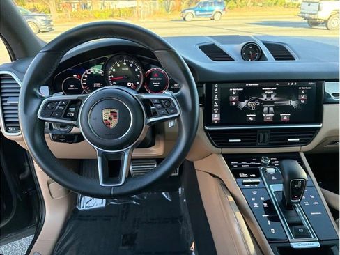 Used 2020 Porsche Cayenne S image 15