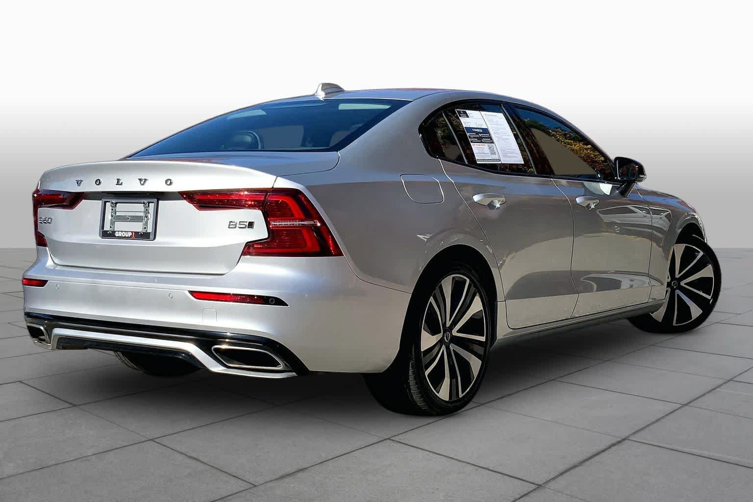 Used 2022 Volvo S60 B5 Momentum w/ Premium Package AWD/4WD image 13