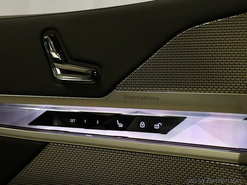 Used 2026 BMW 760i xDrive w/ Executive Package image 27