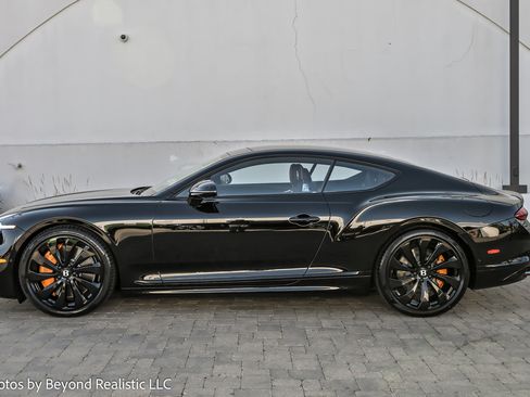 Used 2025 Bentley Continental GT image 3