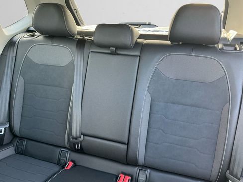 New 2025 Volkswagen Taos SE image 13